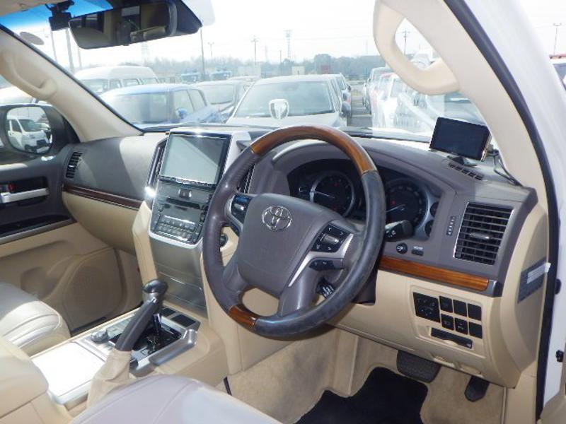 2016 Toyota Land Cruiser AX 4.6 V8 Auto Pearl White