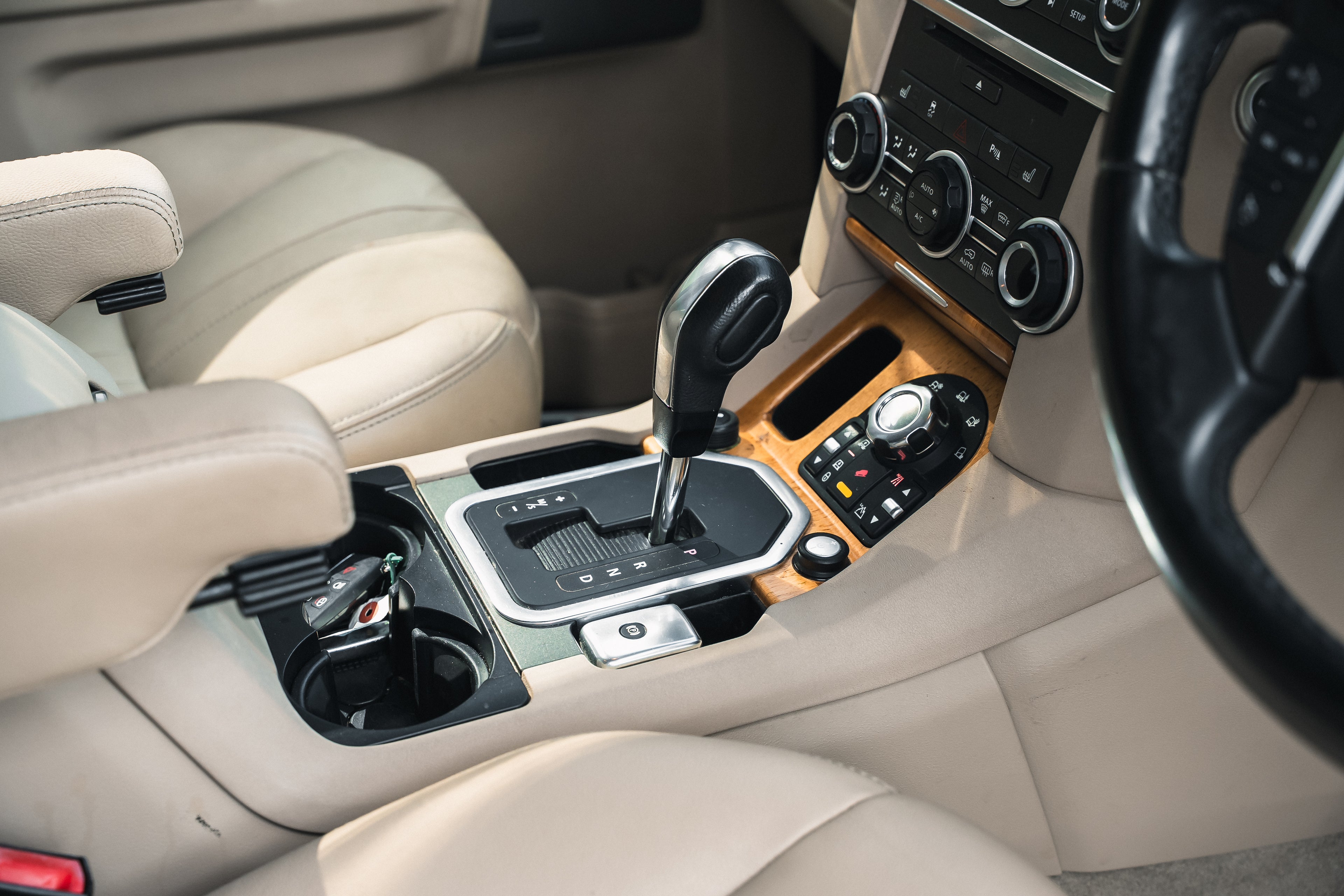 2012 Land Rover Discovery 4 5.0 V8 SE Limited - For sale via auction