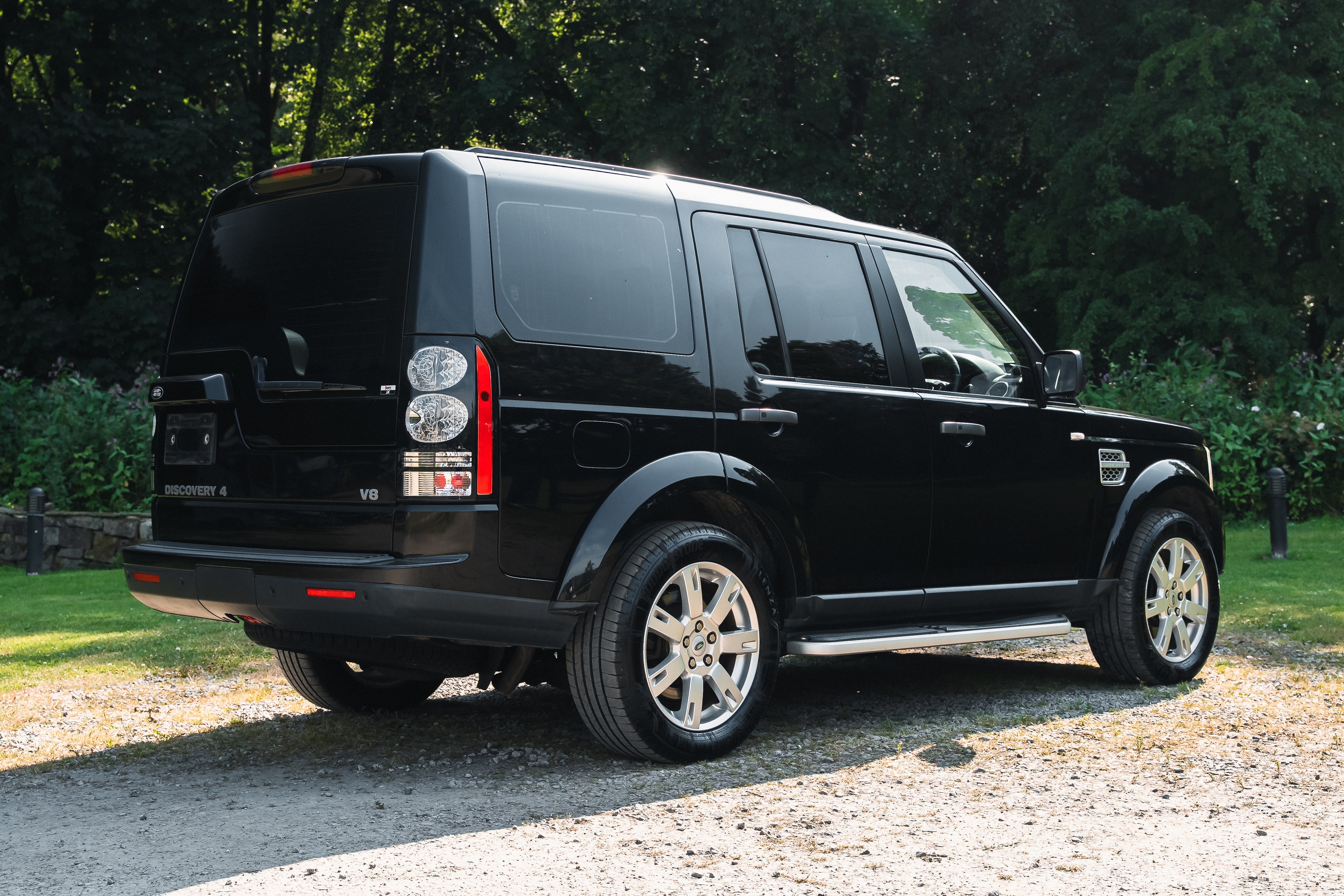 2011 Land Rover Discovery 4 5.0 V8 SE Black