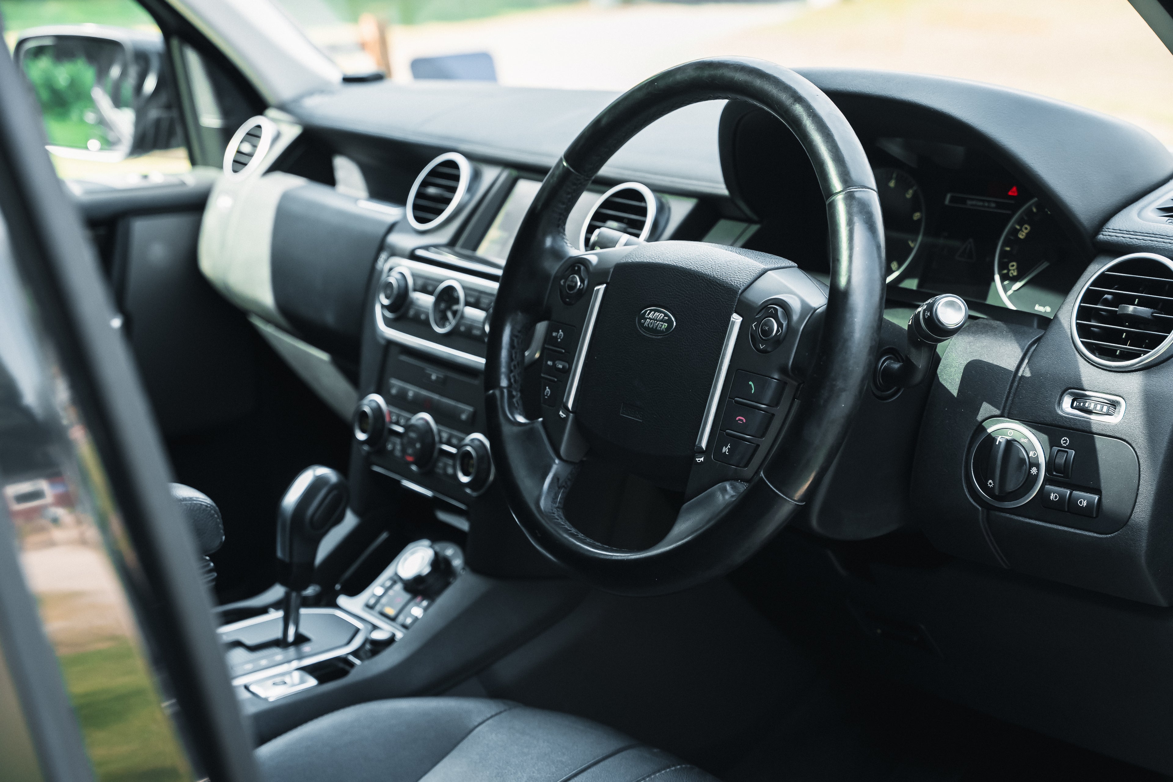 2012 Land Rover Discovery 4 5.0 V8 SE Black