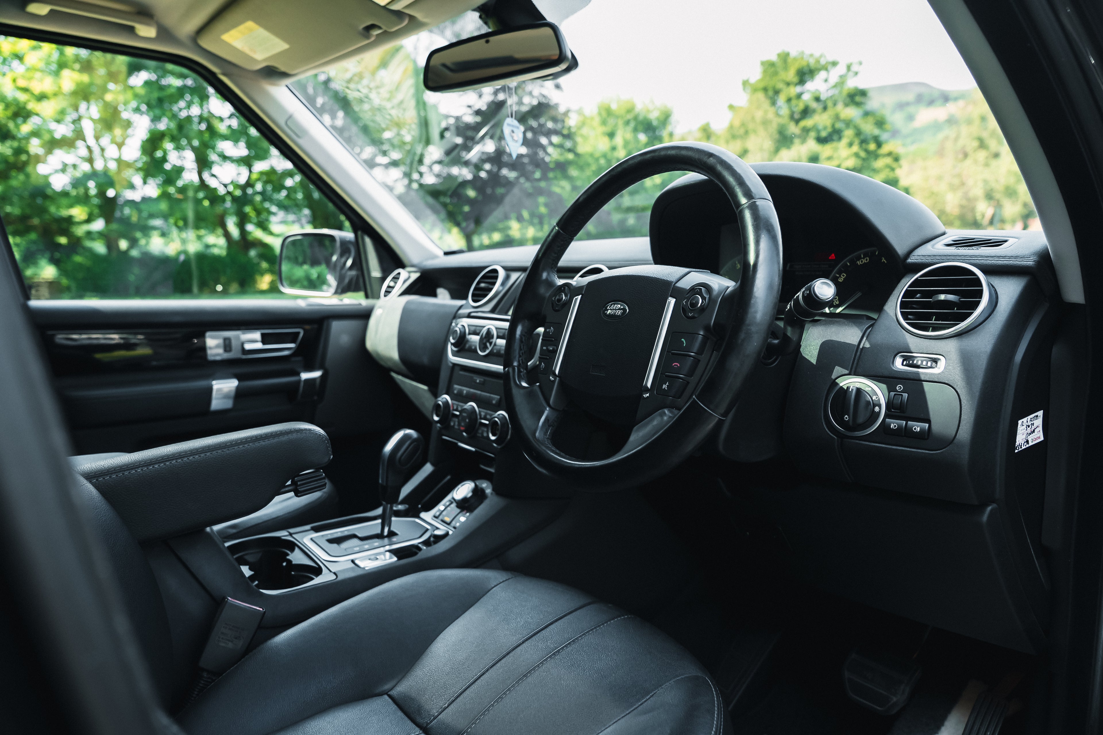 2012 Land Rover Discovery 4 5.0 V8 SE Black